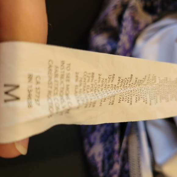 Fabletics yoga leggings purple animal print with mesh material size M - Picture 8 of 9